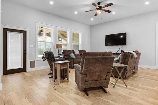 110 Les Ln, Smithville, TX 78957 - living room featuring light wood-style floors, a ceiling fan, and recessed lighting