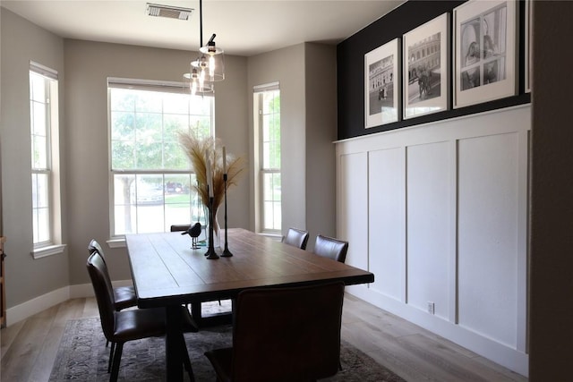 1654 Belvedere Pl, Round Rock, TX 78665 - dining room featuring light wood finished floors and a chandelier