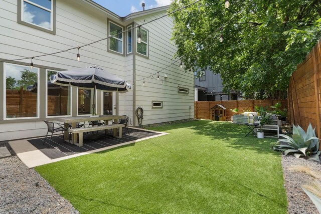 6204 Hickman Ave Unit A, Austin, TX 78723 - fenced backyard featuring outdoor dining area