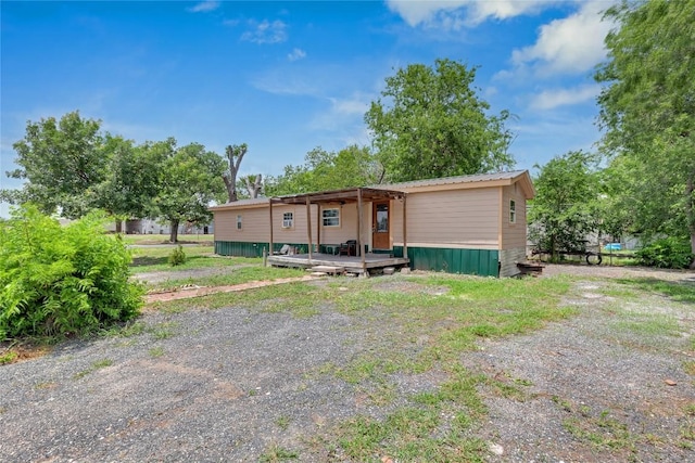 101 E Ash St, Granger, TX 76530 - view of front of house with a deck