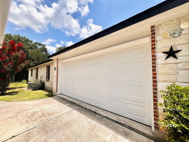106 Hobbs Creek Cv, Cedar Creek, TX 78612 - garage with concrete driveway