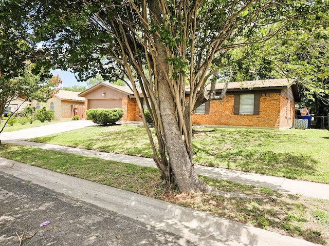 917 Edwards St S, Copperas Cove, TX 76522 - ranch-style home featuring brick siding, a front lawn, and driveway