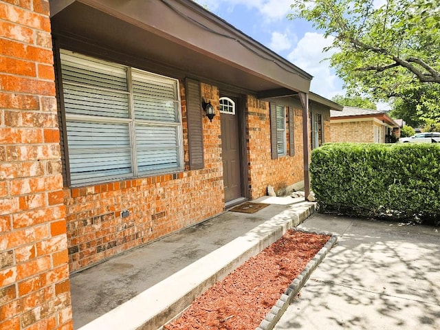 917 Edwards St S, Copperas Cove, TX 76522 - doorway to property featuring brick siding