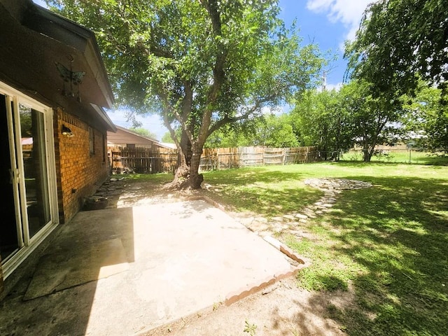 917 Edwards St S, Copperas Cove, TX 76522 - fenced backyard featuring a patio area