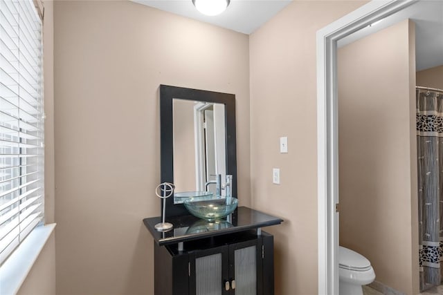 1021 Solano Dr Unit 1054A, Austin, TX 78750 - bathroom with vanity and a shower with curtain