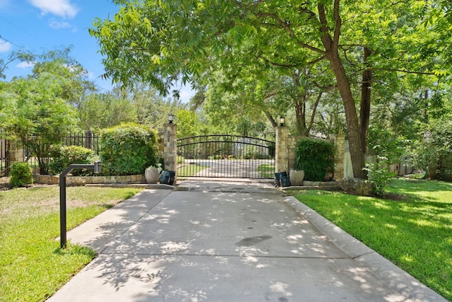 1005 Terry Ln, Kingsland, TX 78639 - view of gate