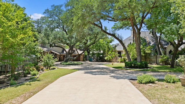 1005 Terry Ln, Kingsland, TX 78639 - surrounding community featuring curved driveway