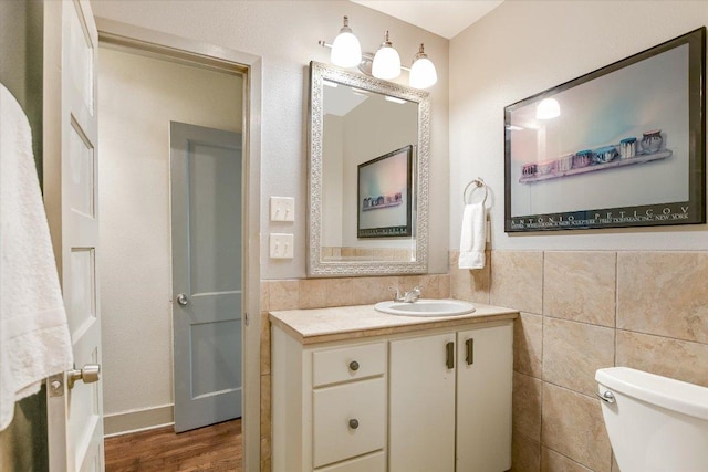 1410 Burford Pl, Austin, TX 78704 - bathroom with vanity, wood finished floors, and tile walls