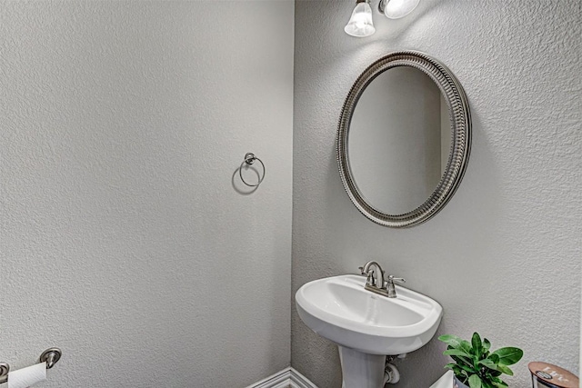 536 Middle Brook Dr, Leander, TX 78641 - bathroom featuring a sink