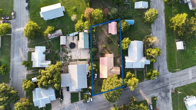 935 E Upper Line St, La Grange, TX 78945 - aerial view of property and surrounding area featuring property parcel outlined