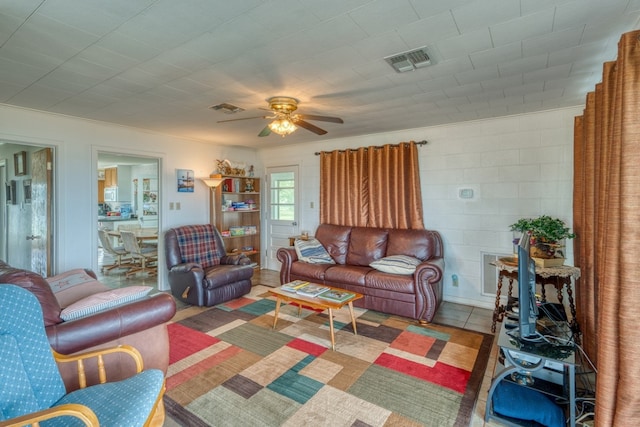 106 Chuckwagon, Burnet, TX 78611 - living room with a ceiling fan