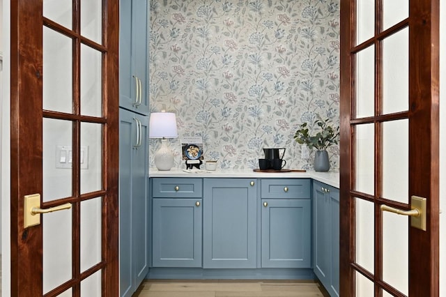 8902 Rustic Cv, Austin, TX 78717 - bar with wallpapered walls