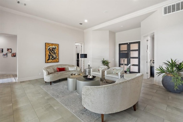 22126 Briarcliff Dr, Spicewood, TX 78669 - living room with ornamental molding and recessed lighting