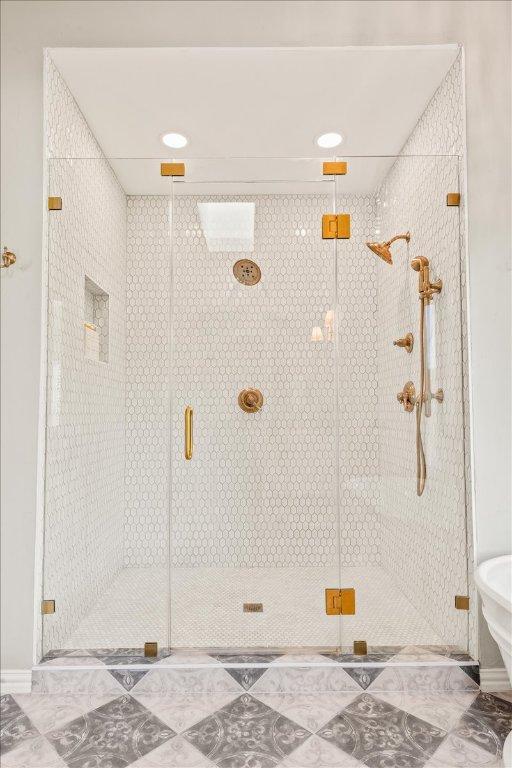 1660 W Mccarty Ln, San Marcos, TX 78666 - full bath featuring a shower stall and recessed lighting