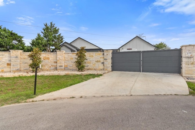 123 Zacate St, Elgin, TX 78621 - garage featuring a gate
