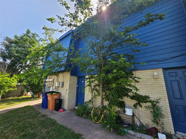 301 E Croslin St, Austin, TX 78752 - photo 21