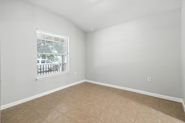 12613 Paloma Blanca Way, Del Valle, TX 78617 - unfurnished room with vaulted ceiling and baseboards