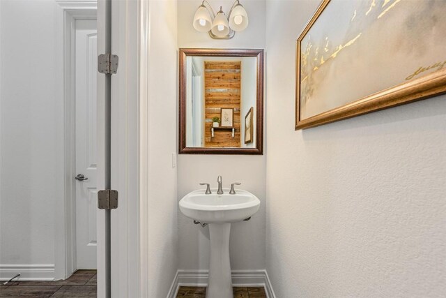 105 Quiet Oak Cv, Liberty Hill, TX 78642 - bathroom with baseboards