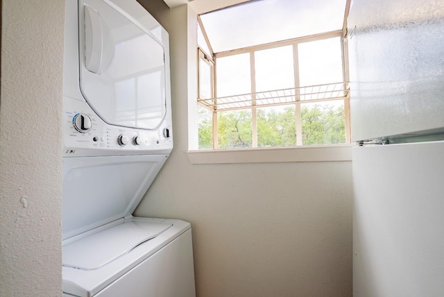 6903 Deatonhill Dr Unit 19, Austin, TX 78745 - laundry area featuring stacked washer and clothes dryer and a textured wall