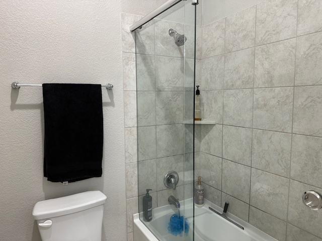 900 Elenora Dr, Leander, TX 78641 - full bath featuring toilet and washtub / shower combination