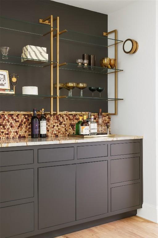 1904 Meadowbrook Dr, Austin, TX 78703 - indoor dry bar featuring light wood finished floors