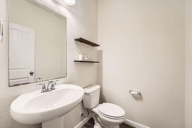 16912 Alturas Ave, Pflugerville, TX 78660 - bathroom featuring a textured wall