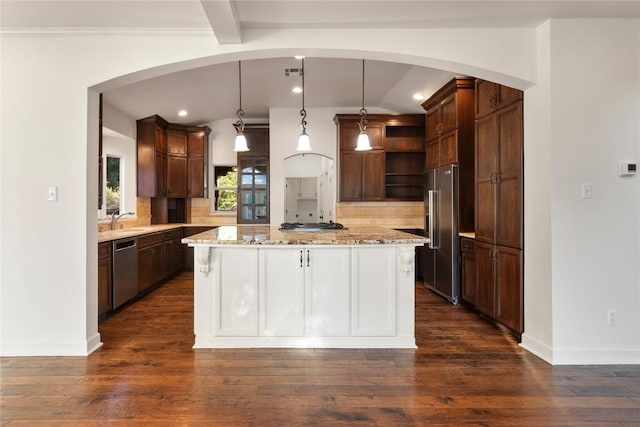 790 Enchanted Oaks Dr, Driftwood, TX 78619 - kitchen featuring open shelves, stainless steel appliances, lofted ceiling, backsplash, and a kitchen island