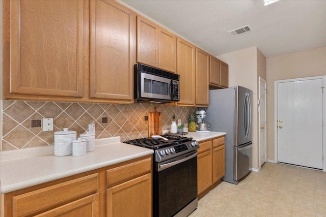 2818 Shadowpoint Cv, Round Rock, TX 78665 - kitchen featuring stainless steel appliances, tasteful backsplash, and light countertops