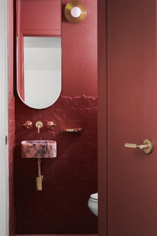 11707 Barrington Way, Austin, TX 78759 - half bath featuring toilet