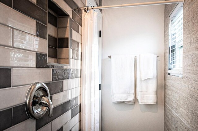 3405 Cedar St, Austin, TX 78705 - bathroom featuring tiled shower and healthy amount of natural light