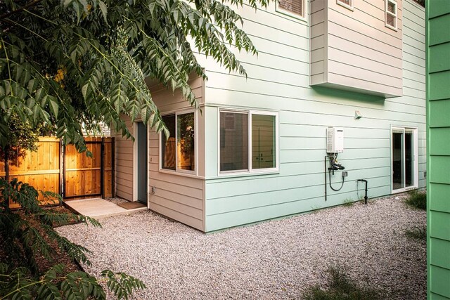 3405 Cedar St, Austin, TX 78705 - view of side of home