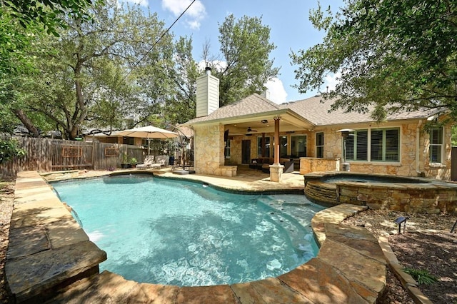 7108 Magenta Ln, Austin, TX 78739 - view of pool with a ceiling fan, a patio area, a fenced backyard, and a pool with connected hot tub