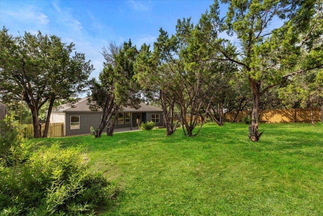 204 S Meadowlark St, Lakeway, TX 78734 - view of yard