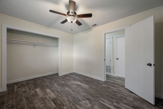 216 Country Rd, Georgetown, TX 78628 - unfurnished bedroom with dark wood-style flooring, a textured ceiling, a closet, and a ceiling fan