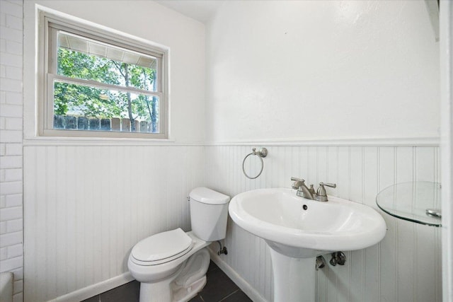 9902 Marseilles Dr, Austin, TX 78750 - bathroom with a wainscoted wall