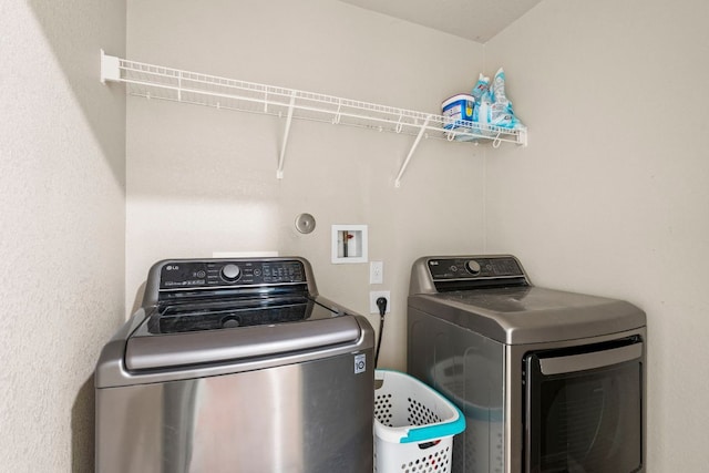 1698 Violet Ln, Kyle, TX 78640 - laundry room with washer and clothes dryer