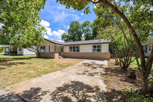 605 W Washington Ave, Copperas Cove, TX 76522 - single story home featuring concrete driveway