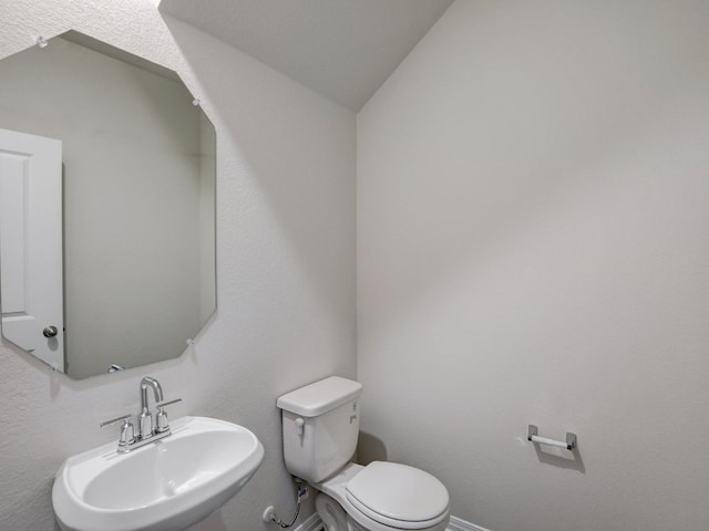 1850 Settlers Glen Dr Unit 404, Round Rock, TX 78665 - half bath with a sink and lofted ceiling