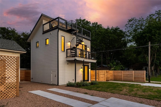 87 Chalmers Ave, Austin, TX 78702 - view of front of home with a balcony
