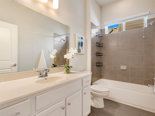 7816 Vista Mejor Dr, Austin, TX 78744 - full bath featuring vanity, shower / bathtub combination, and tile patterned flooring
