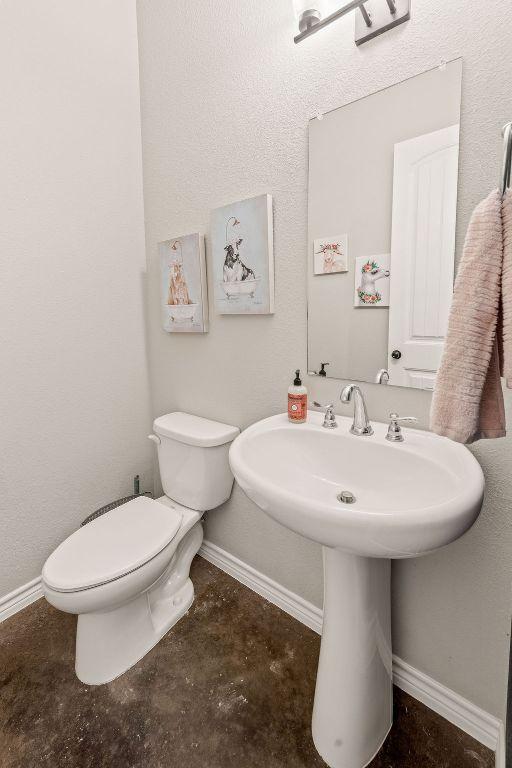 8054 Stone Mountain Trl, San Marcos, TX 78666 - bathroom featuring toilet and concrete floors