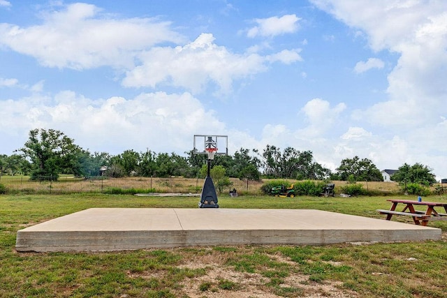 8054 Stone Mountain Trl, San Marcos, TX 78666 - view of sport court featuring a lawn