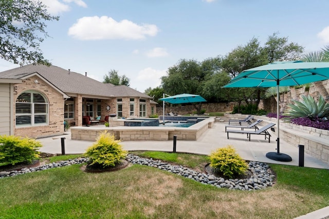 207 Dry Creek Rd, Austin, TX 78737 - view of swimming pool featuring a jacuzzi and a patio