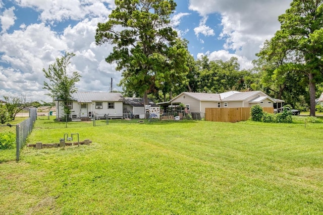 105 San Jacinto St, Smithville, TX 78957 - view of yard