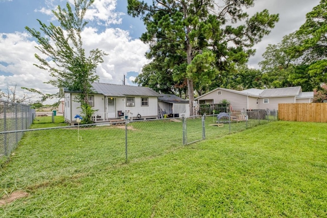 105 San Jacinto St, Smithville, TX 78957 - view of fenced backyard