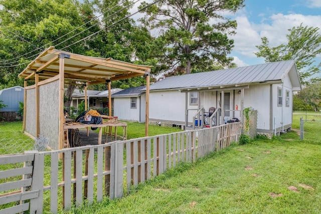 105 San Jacinto St, Smithville, TX 78957 - view of front facade featuring a metal roof
