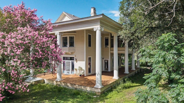 124 N Hamilton St, Gonzales, TX 78629 - back of property with a chimney