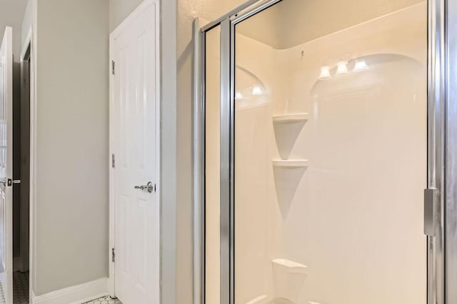 400 Hummingbird Ln, Leander, TX 78641 - full bath featuring a shower with shower door