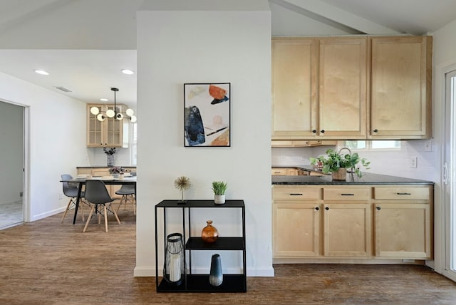 9224 Partridge Cir, Austin, TX 78758 - bar area with vaulted ceiling, dark wood-style floors, recessed lighting, tasteful backsplash, and a chandelier