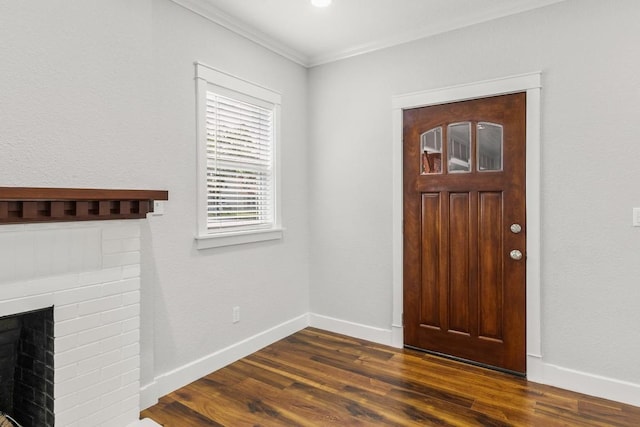 522 S Walnut Ave, Luling, TX 78648 - entrance foyer with crown molding, dark wood finished floors, and a fireplace